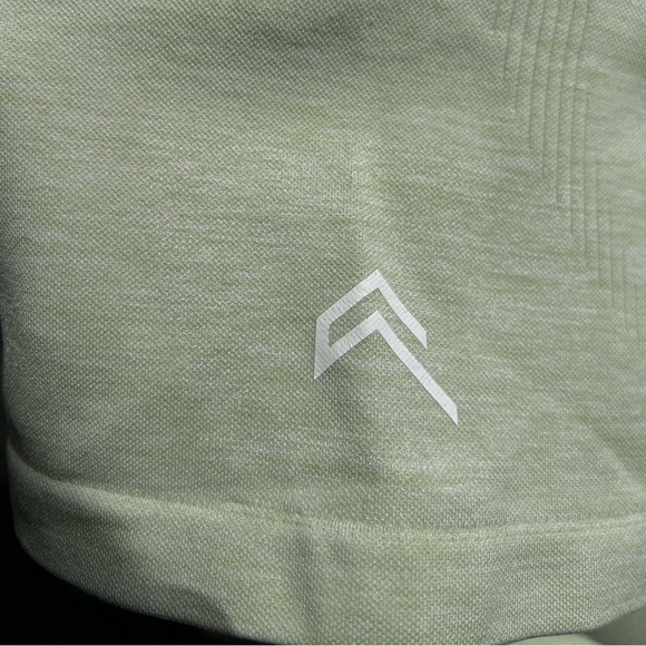 Classic Seamless Shorts in Pistachio - Picture 4 of 8